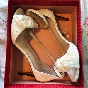 Kelly & Katie white peep toe heels